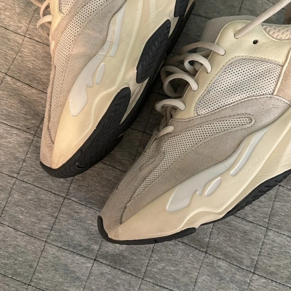 Yeezy 700 V1 Analog - Picture 5 of 9